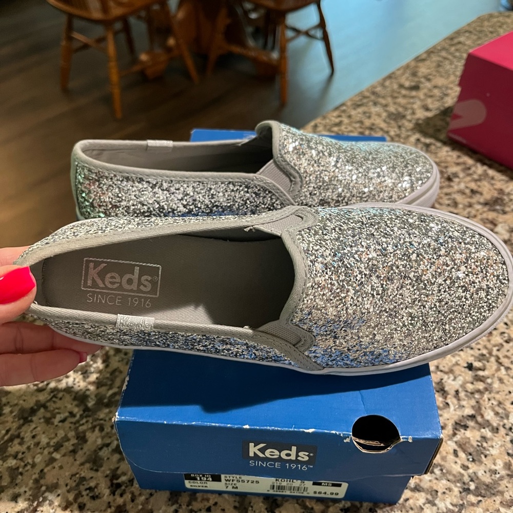 Size 7 glitter keds